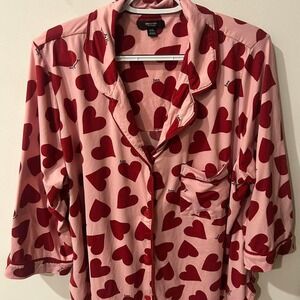Simply Vera Wang pink with heart print pajama set. Very soft. Size XXL